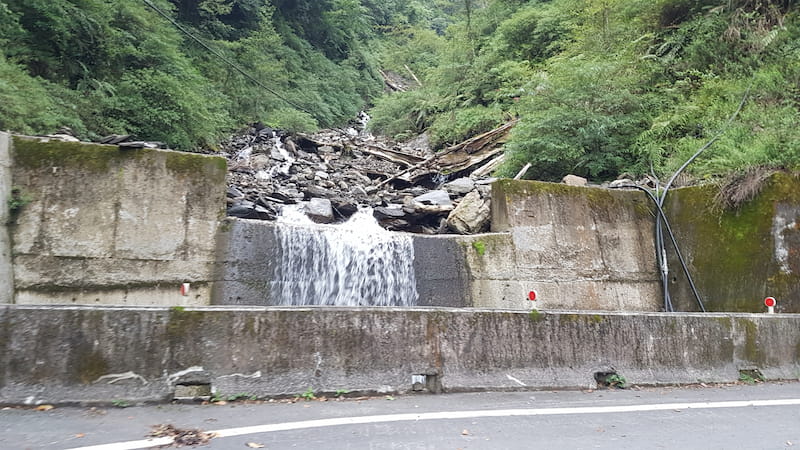 山路流水