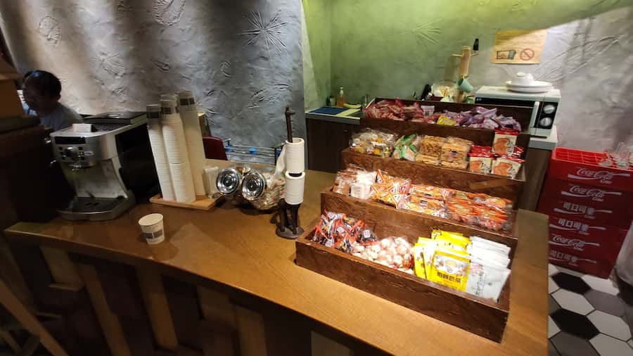 大廳提供飲品和小點心