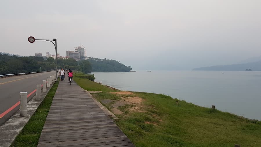 陰天的日月潭